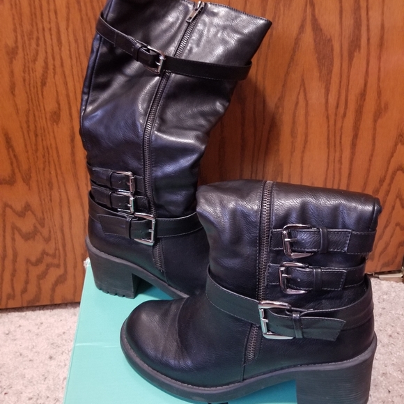 Boots - Picture 3 of 3